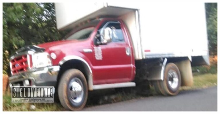 Cuatro detenidos en posesión de camioneta robada en la carretera Tacámbaro a Villa Madero