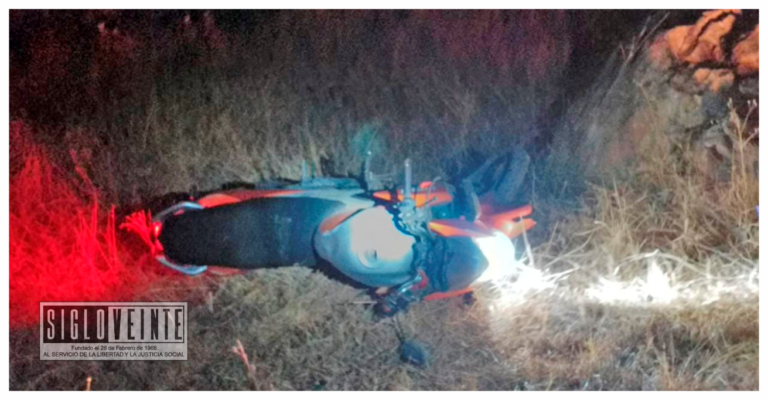 Novios se accidentan en moto, la mujer muere