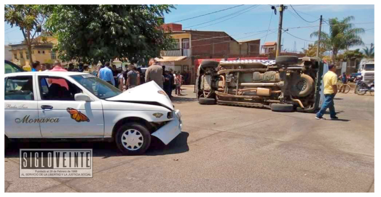 Vuelca patrulla de la Guardia Nacional al chocar con taxi