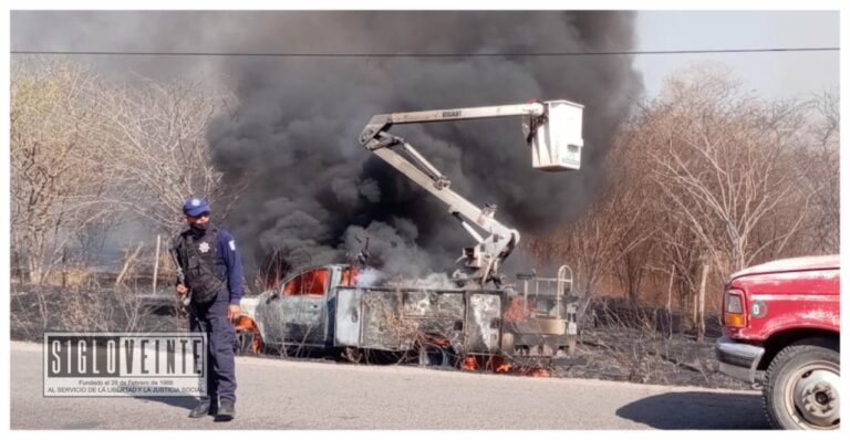 Se incendia camioneta-grúa de la CFE cerca de DIPASA