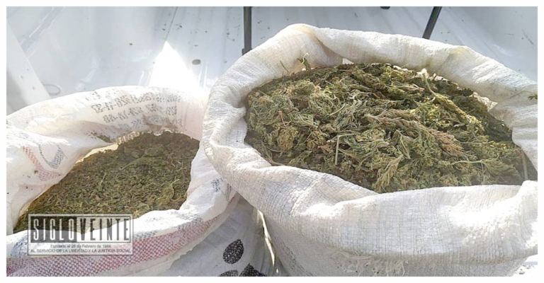 En Nocupétaro aseguran 10 kilos de marihuana, cargadores y un lanza granadas