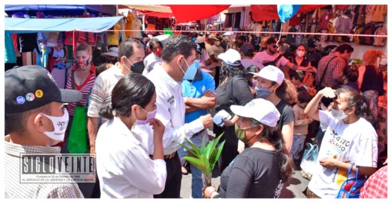 En recorridos por el distrito Octavio Ocampo ofrece diálogo con la ciudadanía