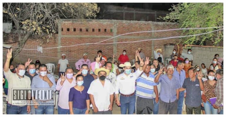 Se trata de hacer equipo para luchar por un mejor Huetamo indicó Pablo Varona, durante el anuncio del regidor morenista Jorge Maldonado y su equipo de unirse a su proyecto