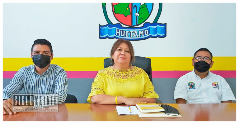 En conferencia de prensa Norma Juárez se presentó como presidenta municipal provisional de Huetamo