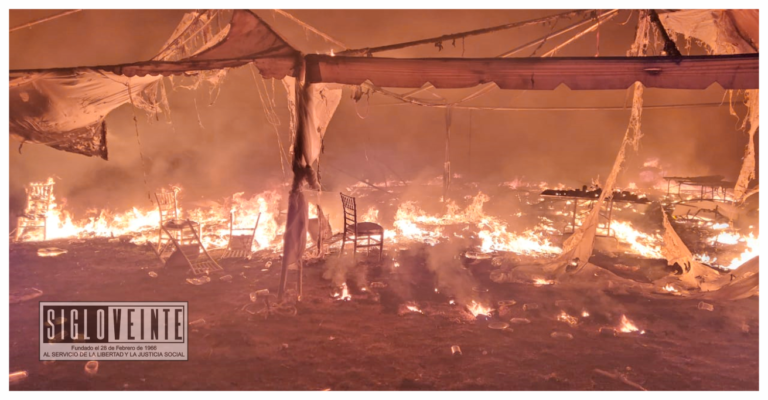 Ayer se incendia salón de fiestas por pirotecnia, no hubo heridos