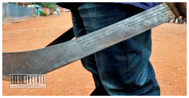 En Nocupétaro, hombre muere a machetazos