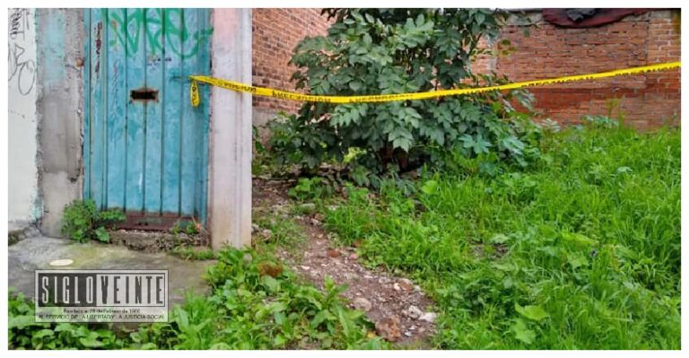 Encuentran en lote baldío a un hombre colgado de una cadena