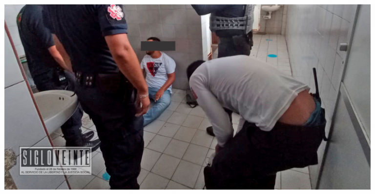 Sujeto se desmaya en los baños de la Central de Autobuses de Huetamo y muere cuando recibía atención médica