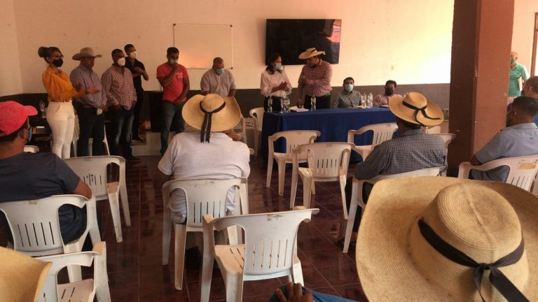 Edil de Tuzantla comprometido con campesinos y ganaderos sostuvo reunión con dichos sectores
