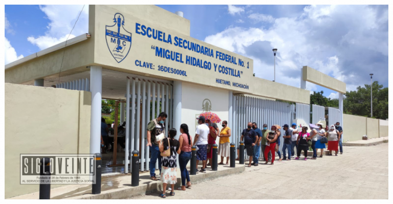 Inicia aplicación de segunda dosis contra COVID-19 a personas de 40 a 49 años en Huetamo