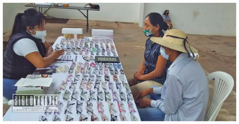 Vecinos de la tenencia de Paso de Tierra Caliente en Tuzantla reciben atención oftalmológica