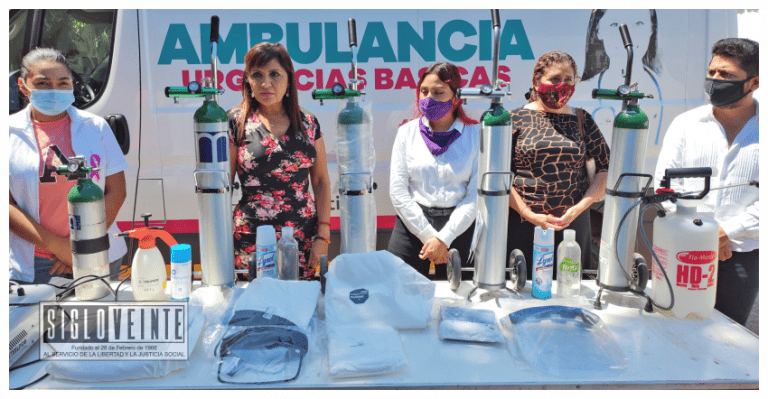 Entrega Catalina Pérez Negrón equipamiento para la ambulancia de Protección Civil de Tiquicheo