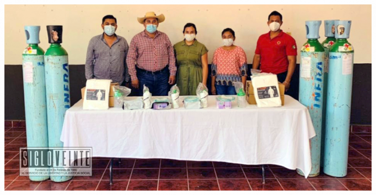Entrega alcalde de Tuzantla equipamiento y tanques de oxígeno a Protección Civil