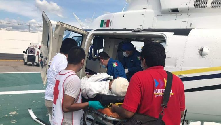 Joven de San Lucas se debate entre la vida y la muerte por accidente en moto, fue llevado a Morelia en ambulancia aérea