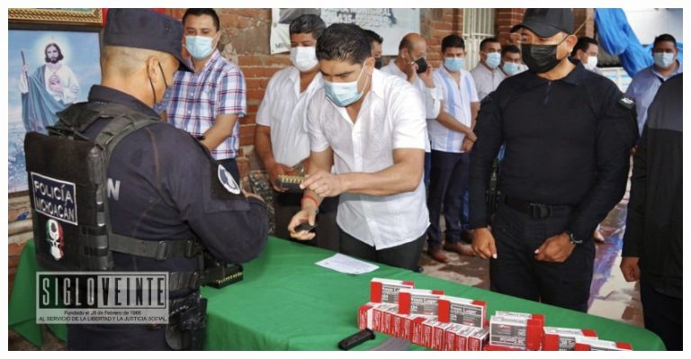 Con la entrega de equipo, continúa el reforzamiento a la Policía Municipal de Huetamo