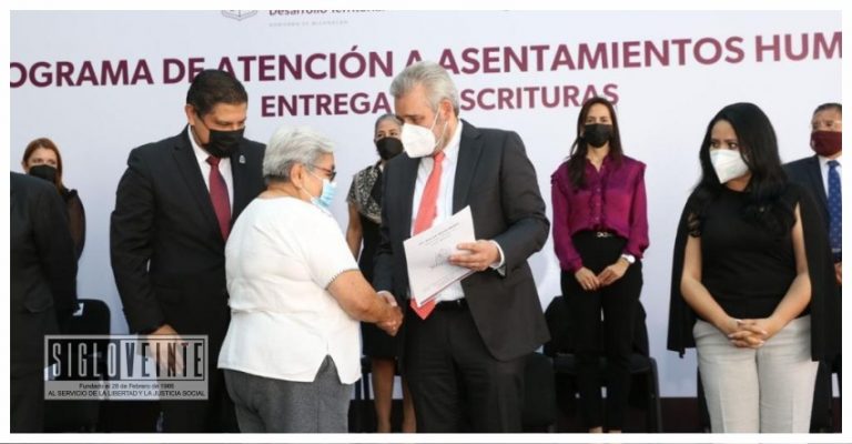 Ramírez Bedolla ofrece apoyo a personas de escasos recursos para escriturar viviendas