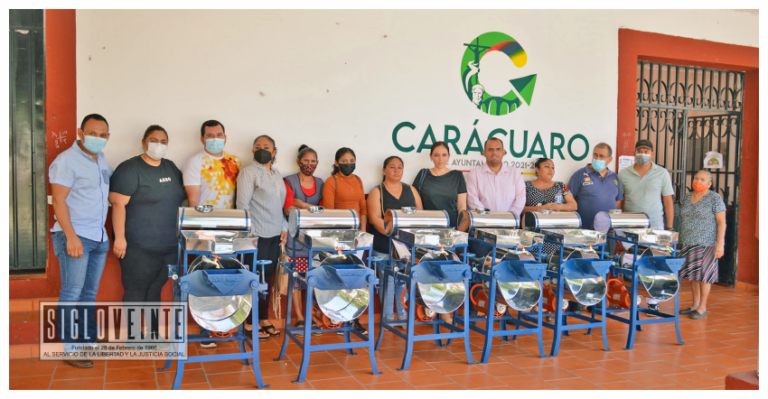 Entrega el alcalde de Carácuaro Reynaldo Gómez molinos para nixtamal