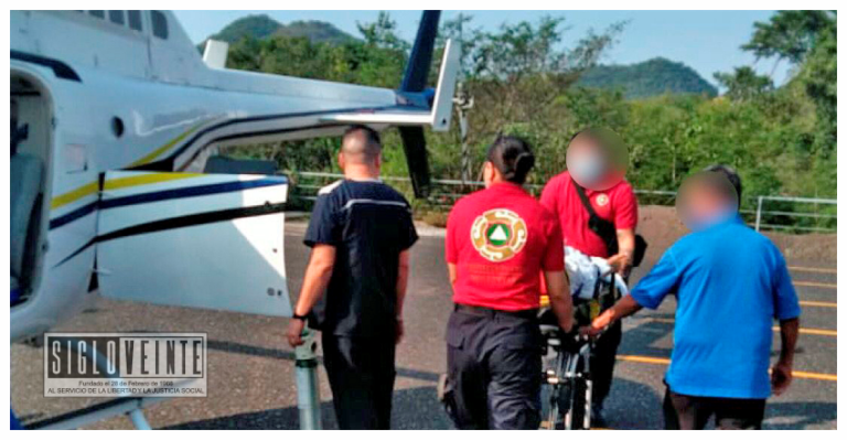 Joven que sufrió accidente en moto fue llevado de Carácuaro a Morelia en helicóptero para su atención médica