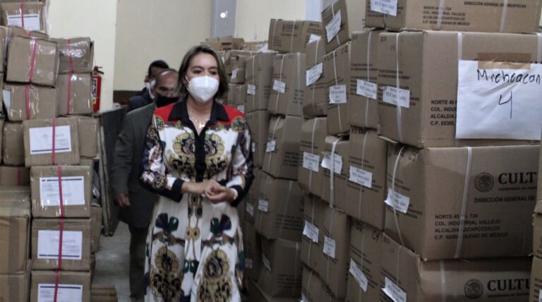 SEE rescata 12 mil 500 libros abandonados, se distribuirán en bibliotecas del Estado