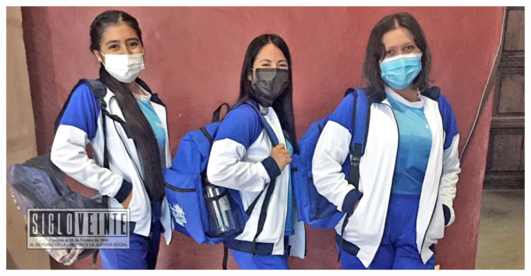 Alumnas del COBAEM plantel Huetamo y sus extensiones en Riva Palacio y Tziritzícuaro reciben apoyos e incentivos