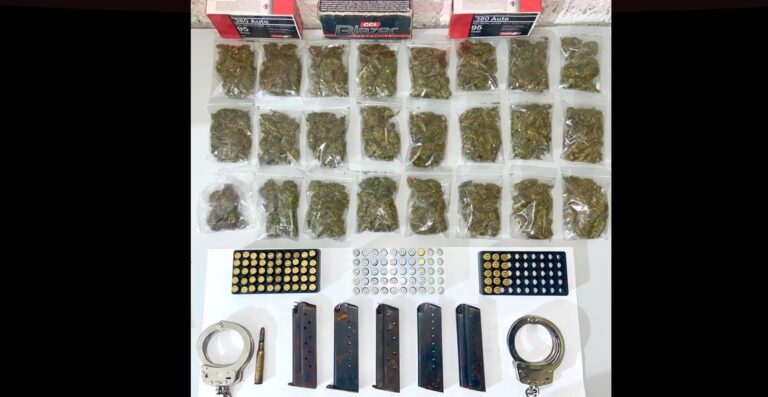 Mujer fue detenida en posesión de 104 cartuchos útiles y droga