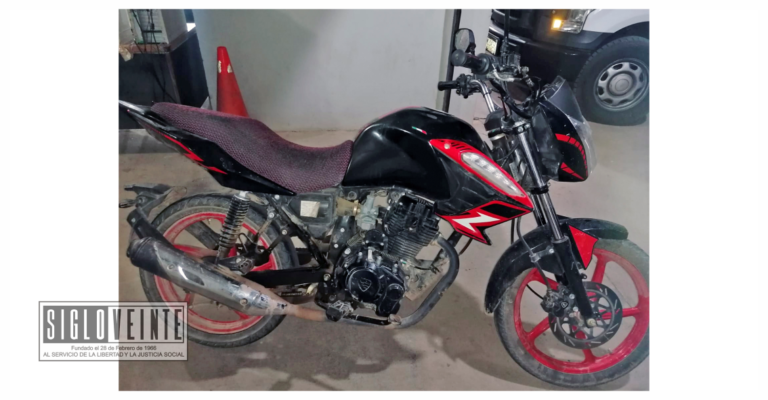 Sujeto fue detenido a bordo de moto robada en la carretera Huetamo a Churumuco