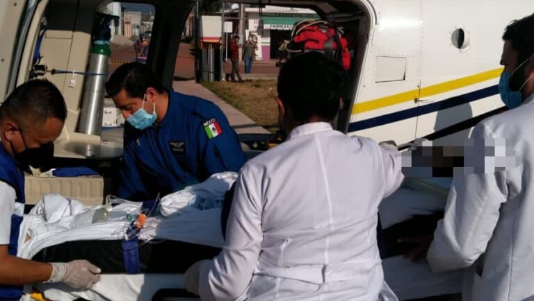 Trasladan a niño de 11 años con traumatismo craneoencefálico, se cayó de la azotea