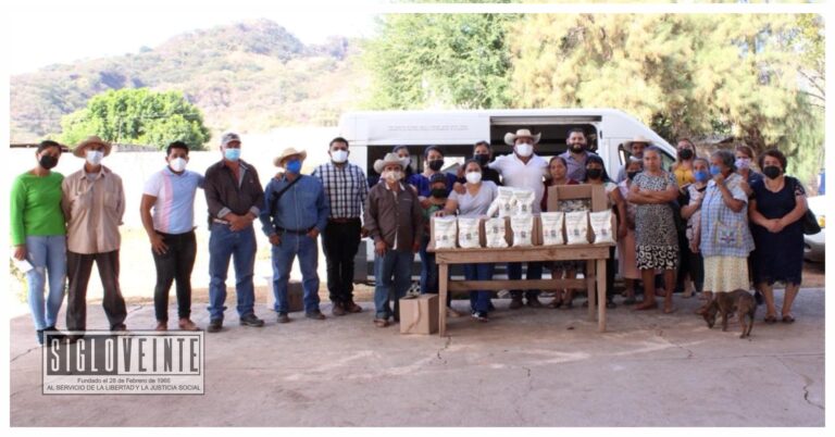 Acerca presidente municipal de Tuzantla servicios de salud a habitantes del Olivo