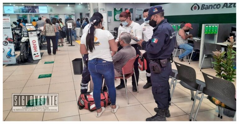 Adulto mayor se desvanece afuera de Elektra de Huetamo