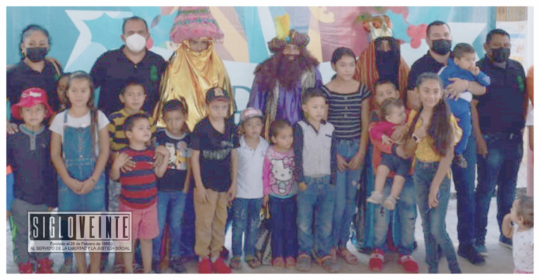Ayuntamiento de Carácuaro festeja a las niñas y niños por día de Reyes Magos