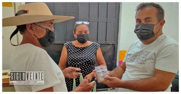 Ayuntamiento de Huetamo apoya a ganaderos con vacuna gratuita para el derriengue o rabia paralítica bovina