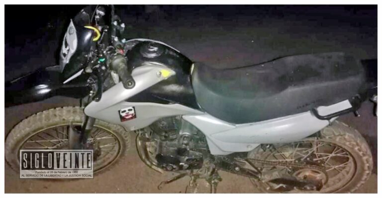 En las últimas horas, Policía Michoacán asegura en Huetamo una motocicleta robada, hay un detenido