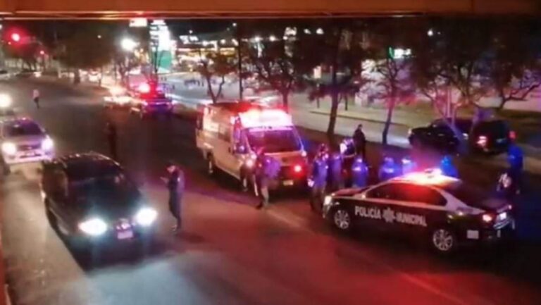 Mujer se avienta de puente peatonal en Morelia, resultó herida