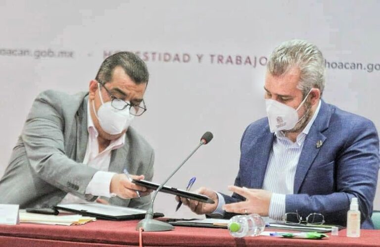 Firma Ramírez Bedolla decreto para reforzar medidas sanitarias en Michoacán por COVID-19