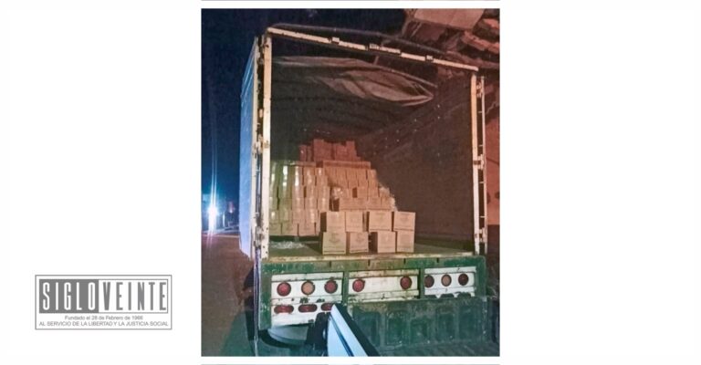 Policía Michoacán recupera despensas robadas, hay 5 asegurados