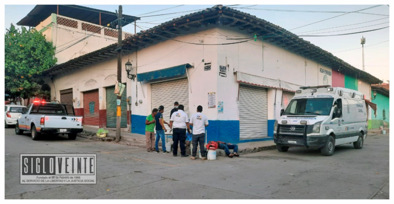 Sexagenario que continuaba con el festejo de fin de año, sufrió de heridas en la cabeza al caerse en el centro de Huetamo