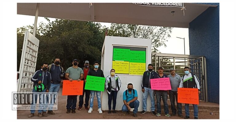 Trabajadores del Tec de Huetamo realizan paro de brazos caídos, exigen pago de salarios y prestaciones