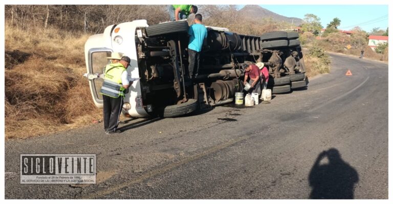 Vuelca tráiler en la carretera a San Lucas, no hay lesionados