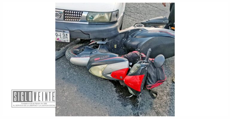 Aparatoso accidente entre taxi y moto deja un lesionado leve