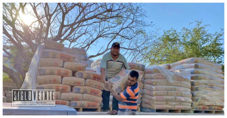 Entrega gobierno municipal de Carácuaro material para construcción gracias a gestiones ante la Congregación Mariana Trinitaria