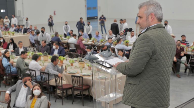 En reunión con empresarios, llama Ramírez Bedolla a mantener liderazgo en la industria aguacatera de Michoacán