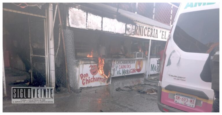Se quema puesto de venta de carne y chicharrón en el exterior del Mercado Municipal José Rentería Luviano de Huetamo