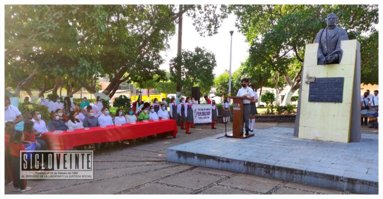 Conmemoran en Huetamo el 216 aniversario del natalicio de Benito Juárez