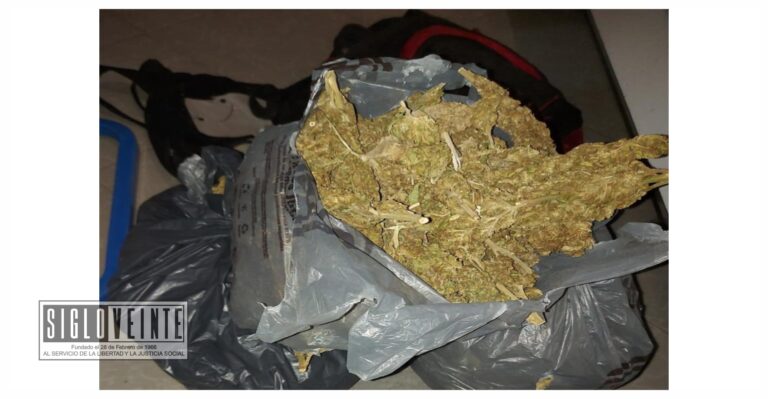 Policía Michoacán detiene a motocilista en posesión de 1.5 kilos de marihuana