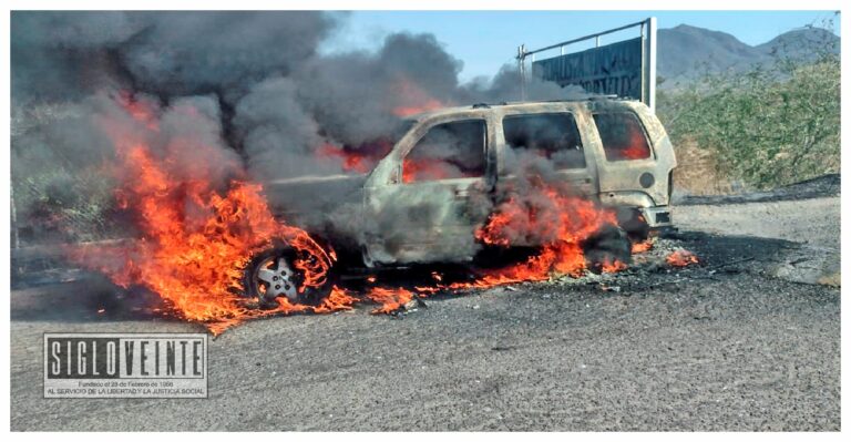 Se incendia camioneta en la carretera Huetamo-Comburindio