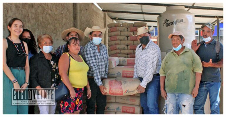 Alcalde de Tuzantla entrega material para el mejoramiento de viviendas