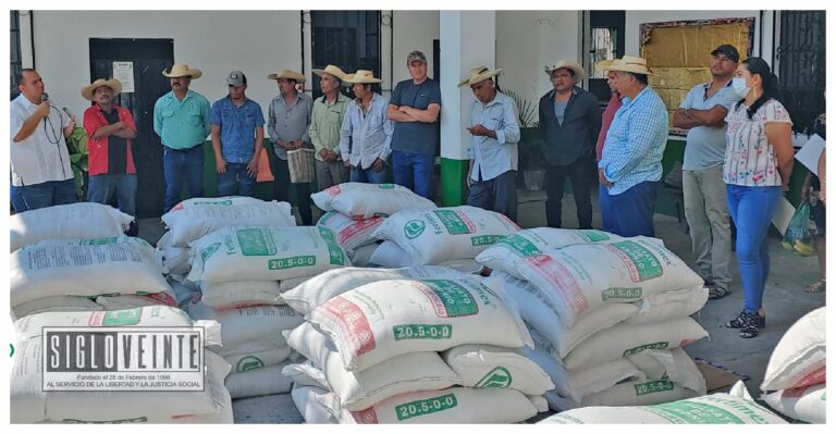 Avanza la entrega de fertilizante a productores agrícolas de Carácuaro