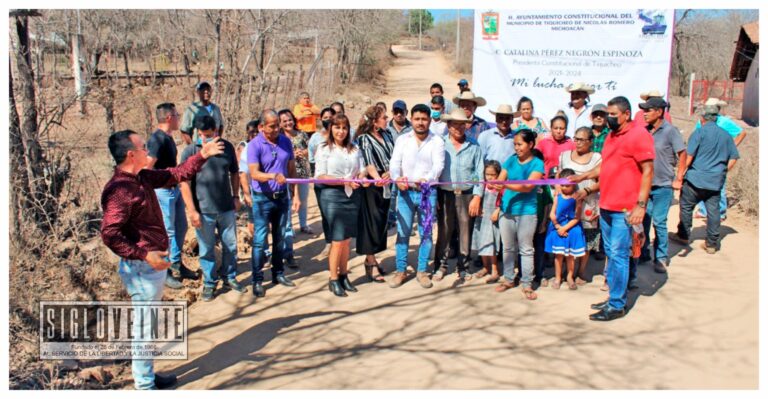 Cada día rehabilitamos más caminos rurales para dar seguridad y bienestar a nuestras comunidades: alcaldesa de Tiquicheo