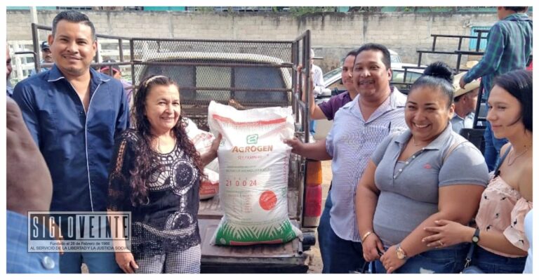 En tiempo y forma, el alcalde de Nocupétaro le cumple a los campesinos al entregar abono subsidiado