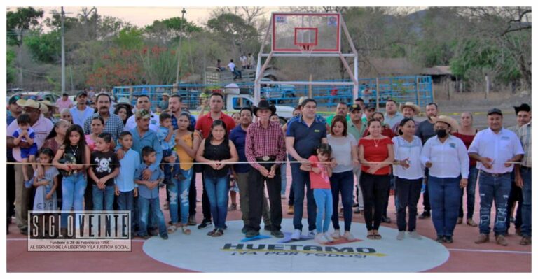 Entrega el edil de Huetamo cancha de usos múltiples en la comunidad de El Reparo